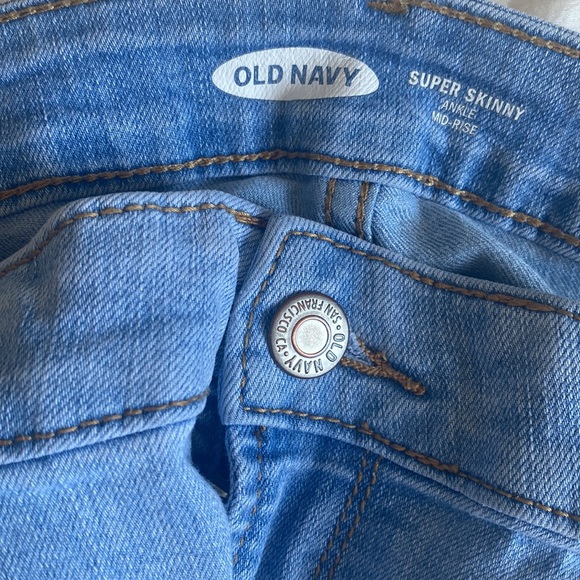 Old Navy Ankle Jeans - Picture 2 of 2